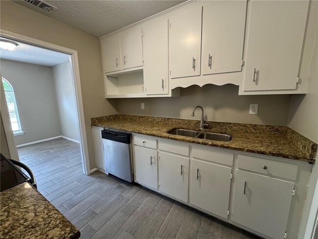 Building Photo - 6564 Cynthia Dr