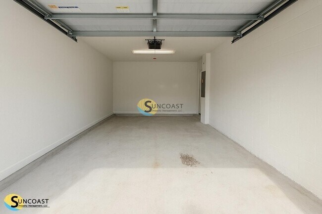 Building Photo - 1 Rosecroft Ln