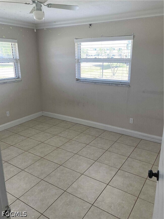 Building Photo - 724 Sesame Ct