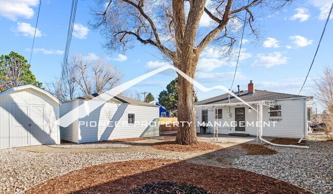 Building Photo - Downtown Charm with Private Yard, Oversized Garage and AC