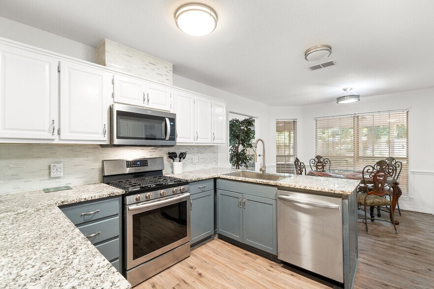 Building Photo - 4139 Sandy Bluff Dr W