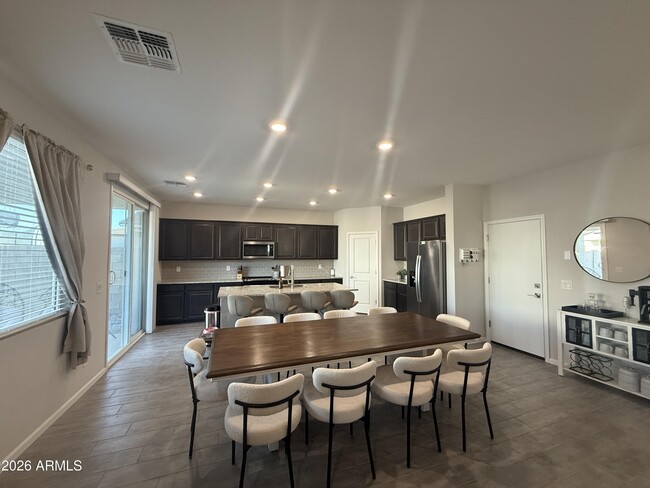 Building Photo - 18140 W Daley Ln