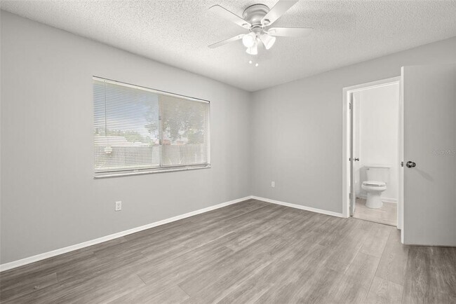 Building Photo - 3257 Laurel Dale Dr