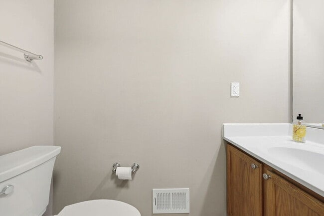 Building Photo - 335 Fullerton Pl