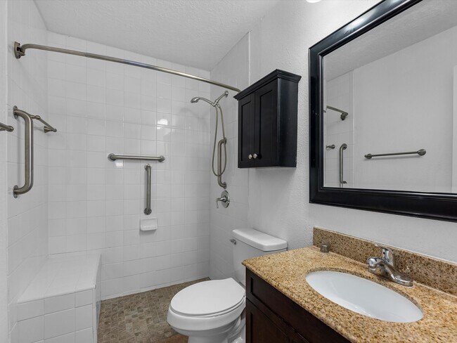 Building Photo - 6402 Del Monte Dr