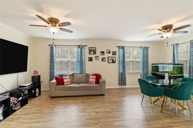 Building Photo - 1000 Villagio Cir