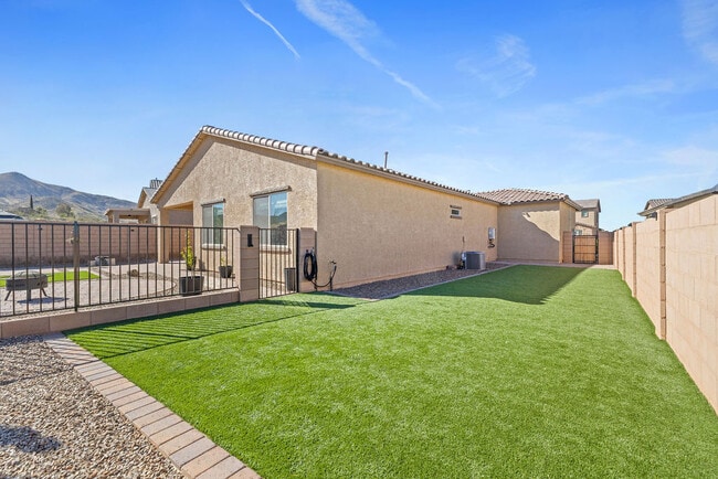 Building Photo - 17617 S Ridgerunner Dr