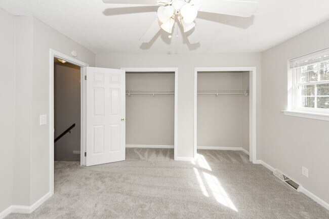 Building Photo - 1305 Mathis Ferry Rd