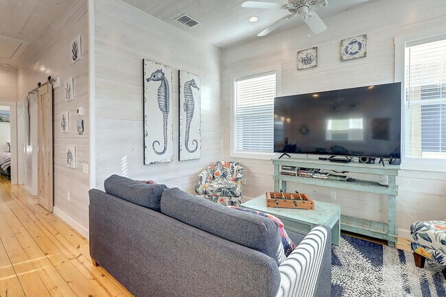 Building Photo - 527 Sand Burr Ln