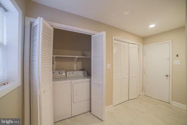 Building Photo - 2090 Jason Ct