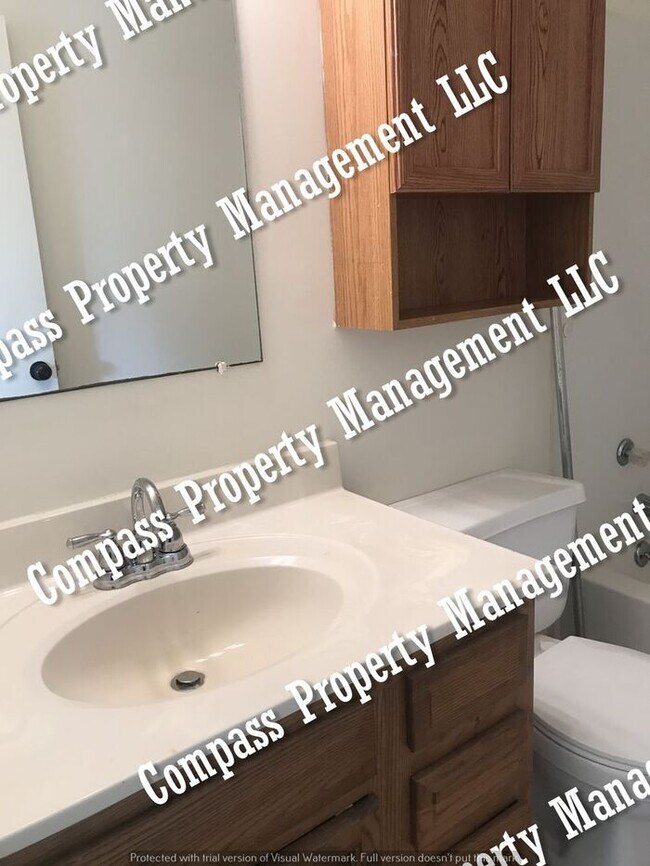 Building Photo - $1025 - 2 Bed, 1 Bath Townhouse - Leola
