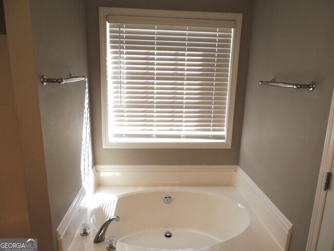 Building Photo - 70 Vinny's Terrace