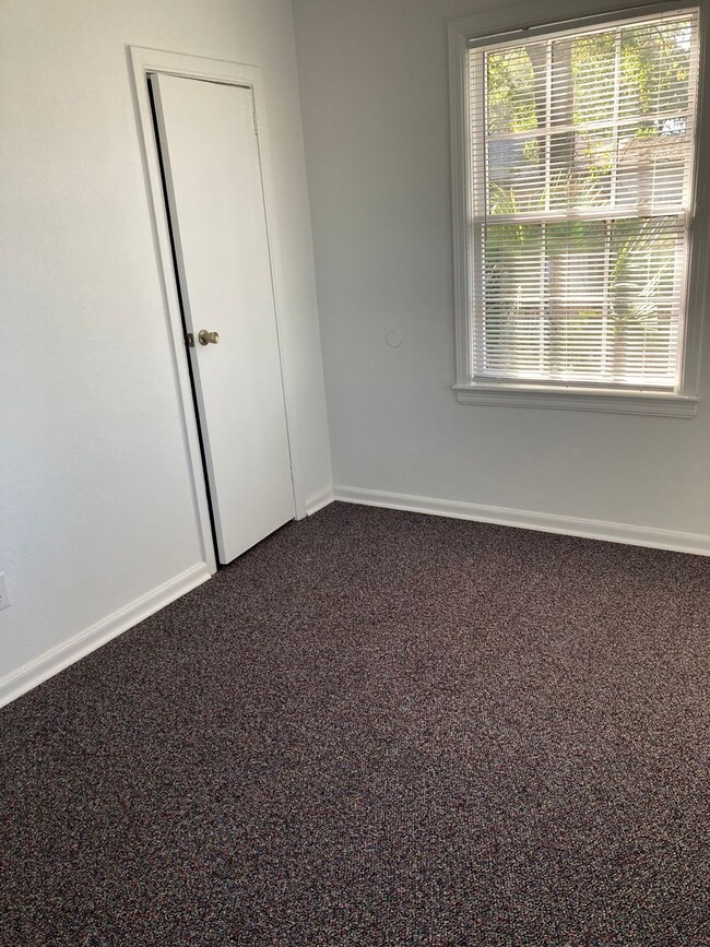 Building Photo - *RENOVATED* 3-Bedroom 1-Bath $1,850/ mo. -...