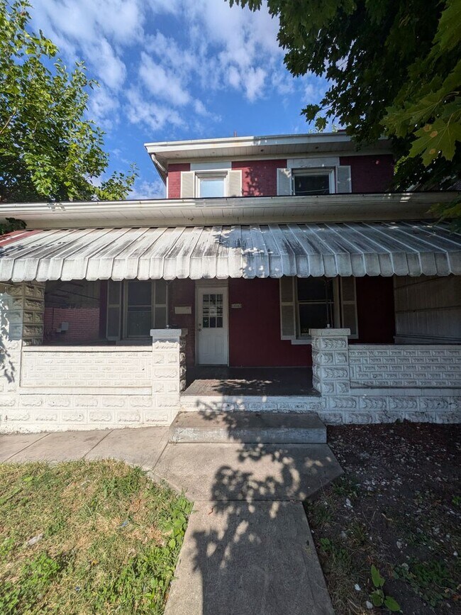 Building Photo - Spacious 4 bed 2 bath home in Mt. Oliver!