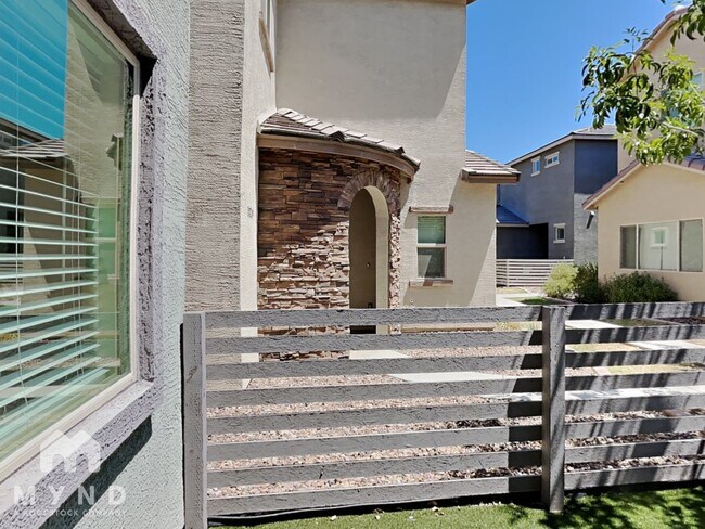 Building Photo - 1818 W Pollack St