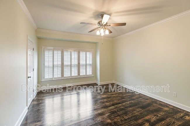 Building Photo - 210 Ashlawn Ct
