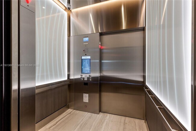 Building Photo - 333 Las Olas Way