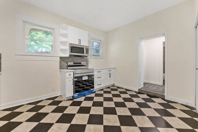 Building Photo - Upgraded and ready 5 bed 2 bath home next door to the 3 bed 2 bath home