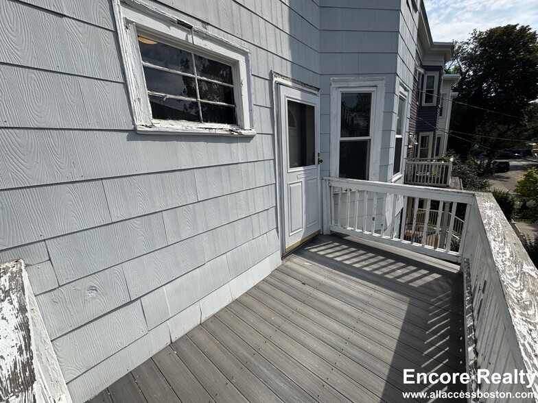 Building Photo - 23 Tufts St