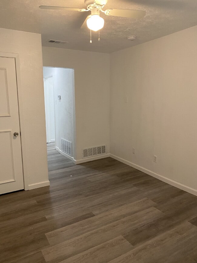 Building Photo - "Charming 3-Bed Oasis with 2 Full Baths in...