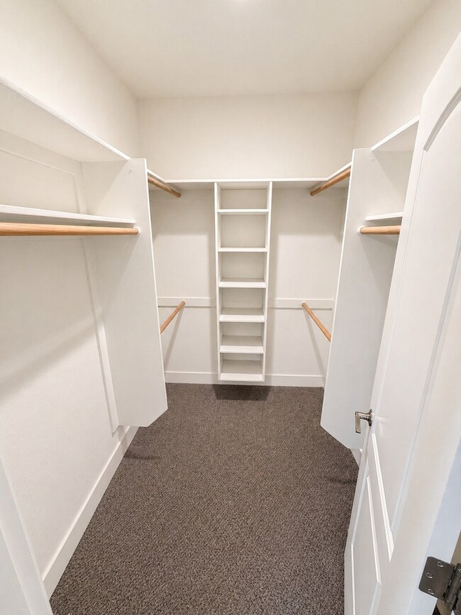Building Photo - 3BR Home w/ 2-Car Garage, Tall ceilings & Upgraded Chef's Kitchen