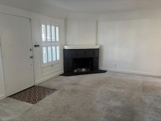 Building Photo - 139 D St