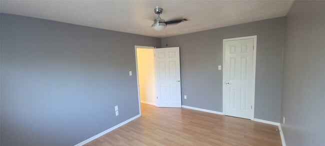 Building Photo - 11302 Meadow Lake Dr