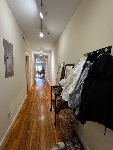 Building Photo - 215 N 19th St
