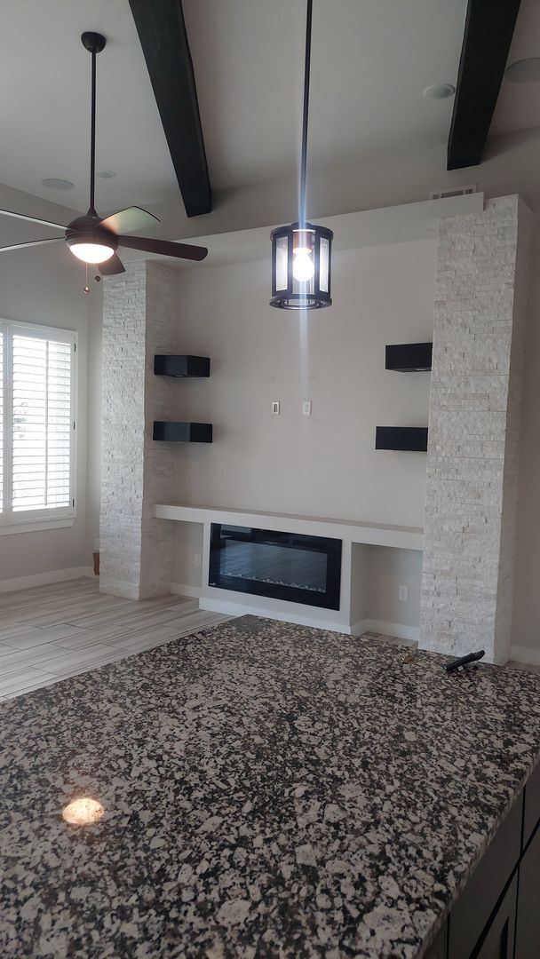 Building Photo - Beautiful 4 bedroom 2.5 bathroom home! READY NOW