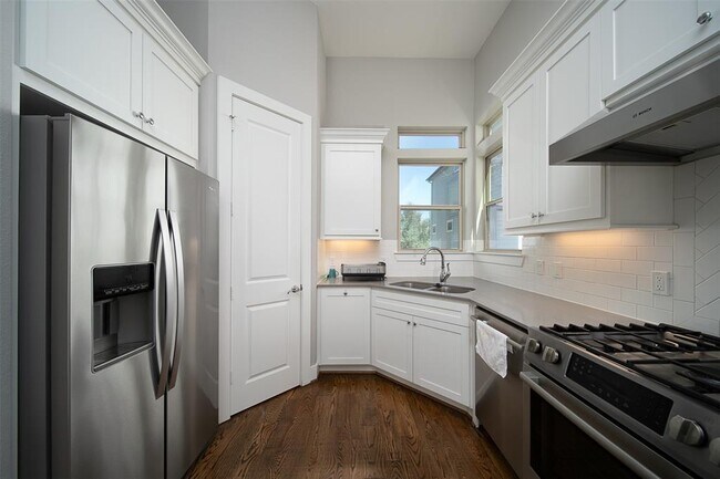 Building Photo - 5743 Kiam St