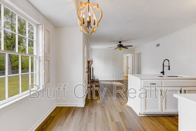 Building Photo - 1620 Sterling Dr