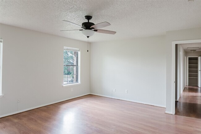 Building Photo - 2637 Austin Dr