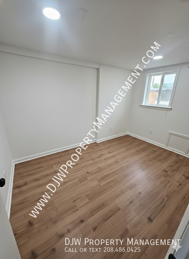 Building Photo - 2119 Cleveland Blvd