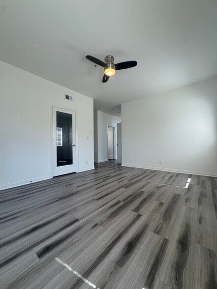Building Photo - 1600 Perkins Ln