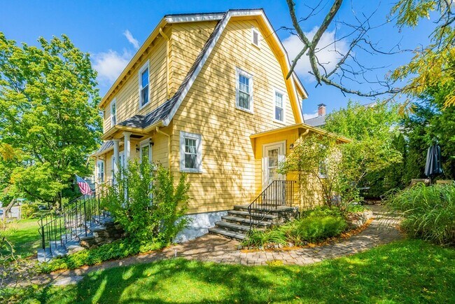 Building Photo - 22 Crescent Hill Ave