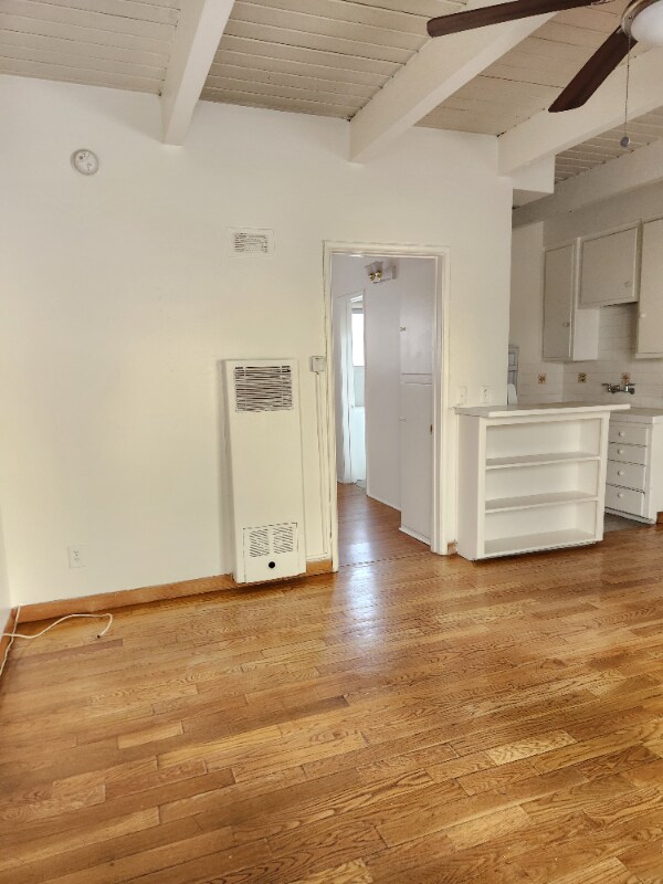 Building Photo - 1909 Beachwood Dr