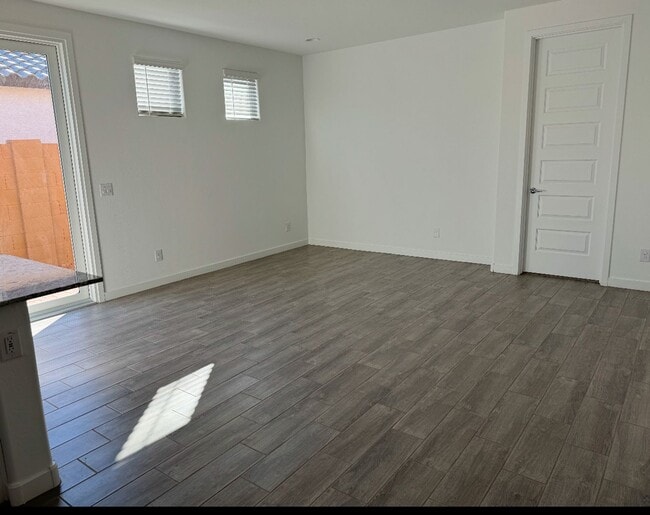 Building Photo - 4 bedroom Nextgen home in Phoenix