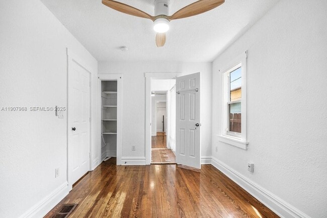 Building Photo - 416 S L St