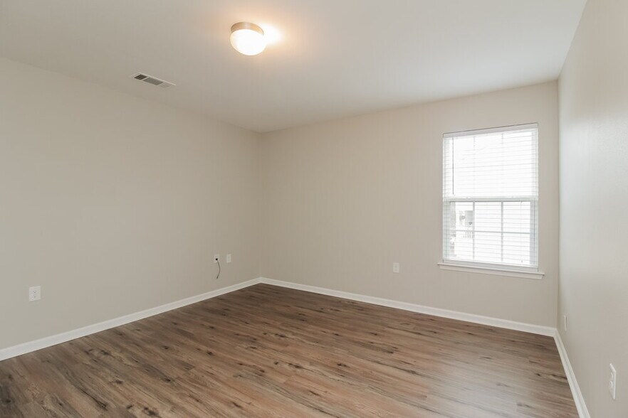 Building Photo - 2836 Westbury Ct