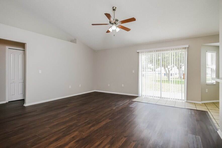 Building Photo - 600 Willet Cir