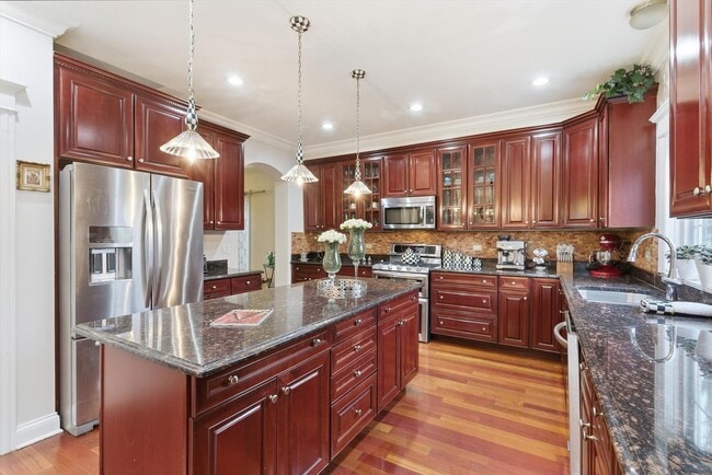 Building Photo - 395 Scott St