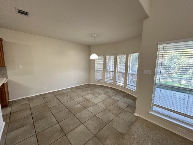 Building Photo - 5 Bedrooms house at Roger Ranch ready to m...