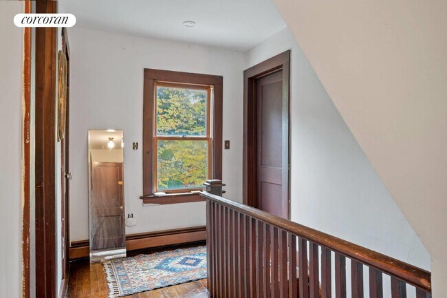 Building Photo - 2976 Noyack Rd