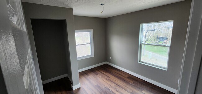 Building Photo - 429-431 Bolander