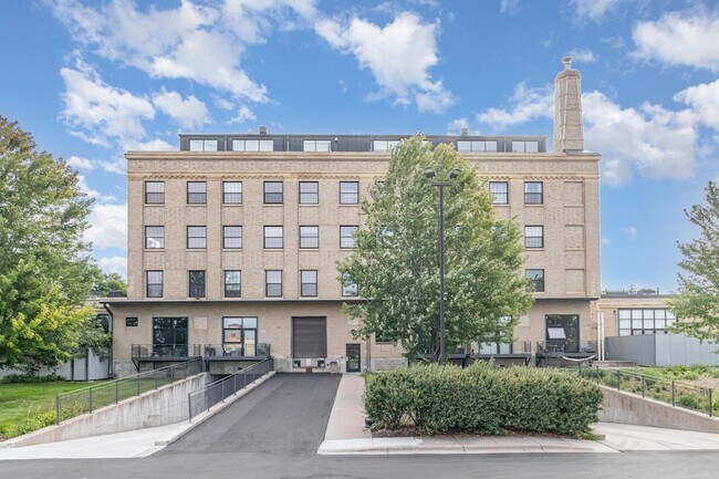 Building Photo - 730 Stinson Blvd NE