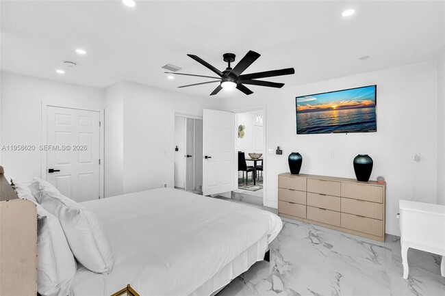 Building Photo - 560 Perviz Ave