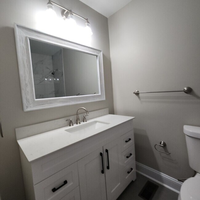 Building Photo - Remodeled Brick Ranch FOR RENT in Kernersv...