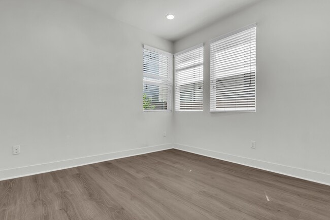 Building Photo - 347 Novel