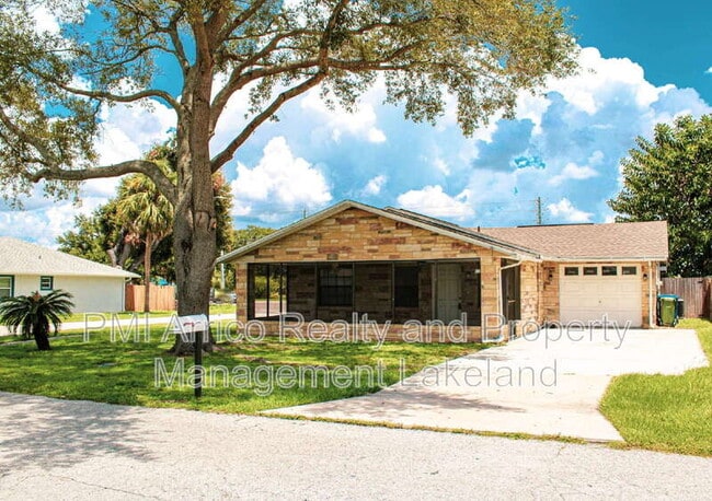 Building Photo - 968 Sunshine Way SW