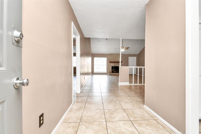 Building Photo - 17035 Quail Bend Dr